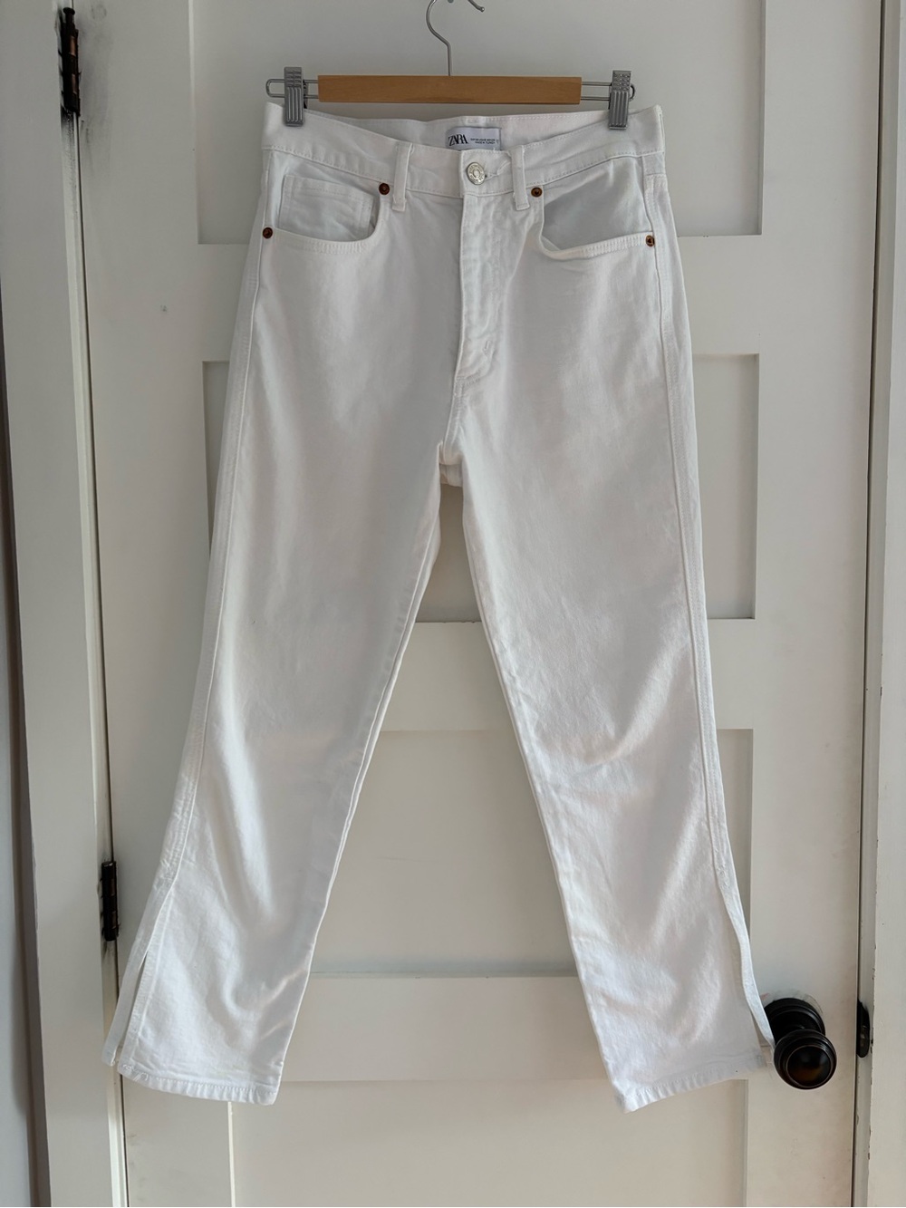 Zara White Straight Jeans with split hem size 6
